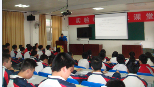 总医院与教育集团联合举办“心肺复苏、HIV知识普及”健康宣教活动