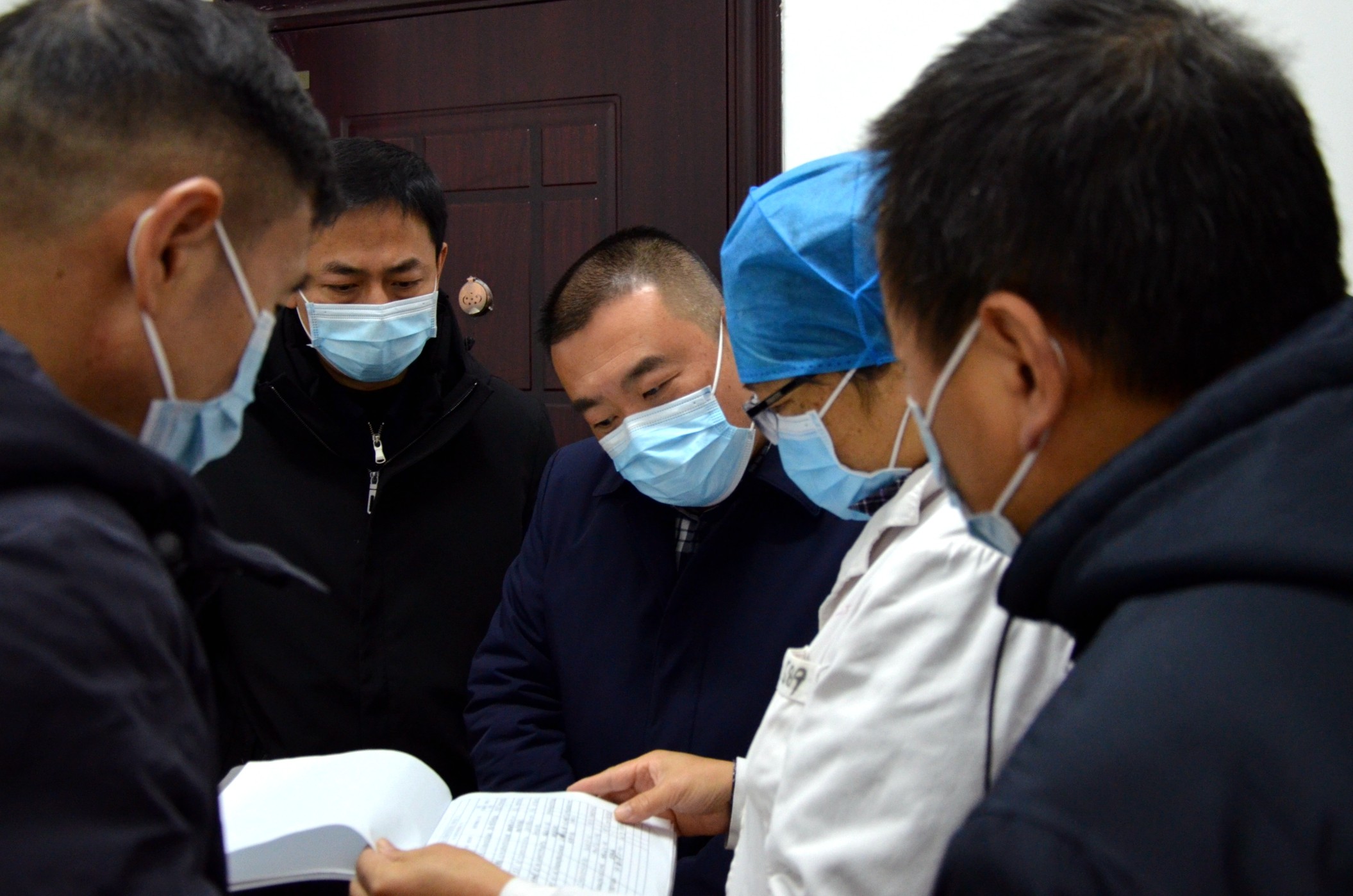 潜江市副市长从进军到油田总医院调研指导工作